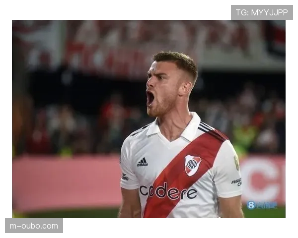 佛罗伦萨2-1罗马，伊塔利亚诺的“伪九号”战术成功限制罗马后腰出球